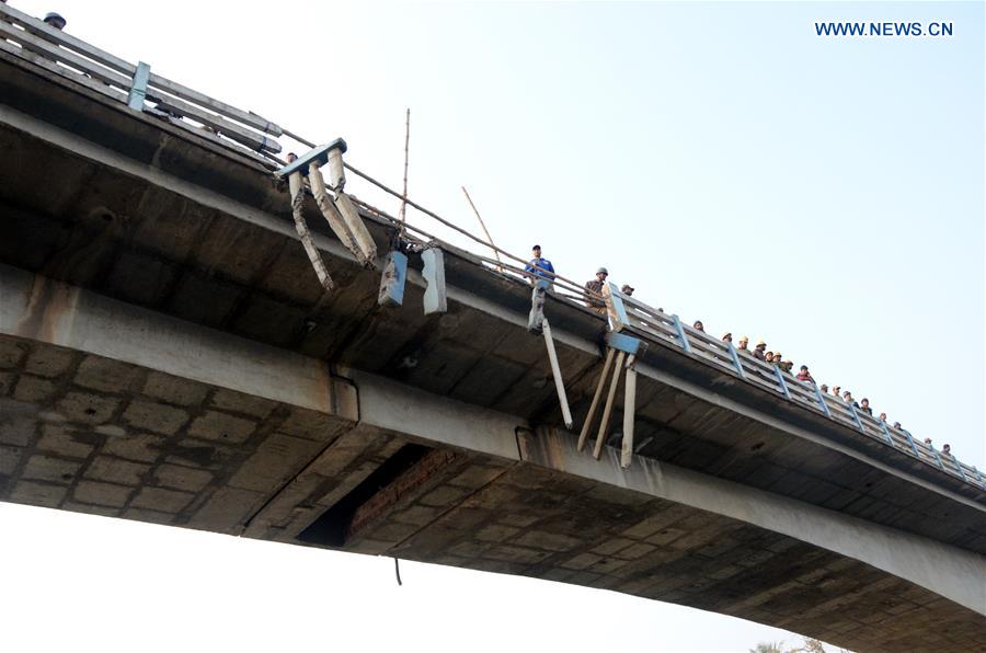 INDIA-WEST BENGAL-BUS ACCIDENT