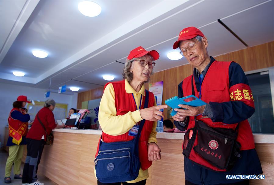 CHINA-QINGDAO-SCO-COUPLE VOLUNTEER (CN)