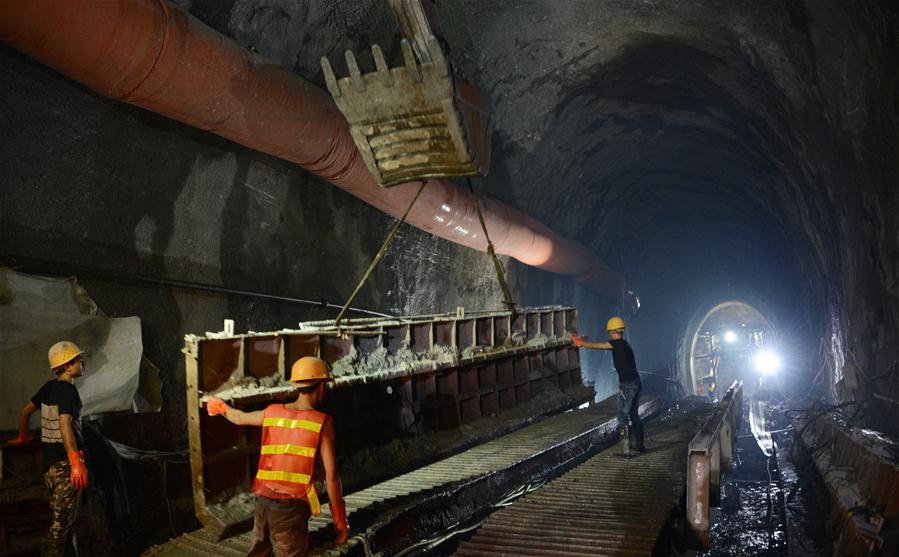 LAOS-OUDOMXAY-BAN NAKOK TUNNEL