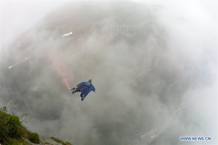 (SP)CHINA-ZHANGJIAJIE-WORLD WINGSUIT LEAGUE-CHINA GRAND PRIX (CN)