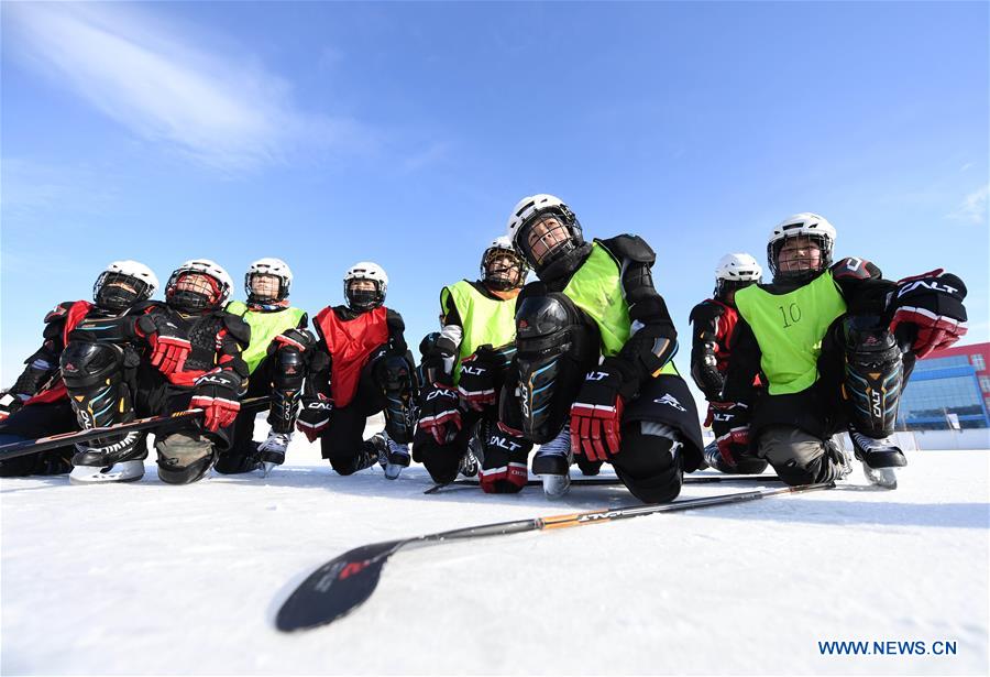 (SP)CHINA-XINJIANG-WENYUN-ICE HOCKEY-PRIMARY SCHOOL TEAM