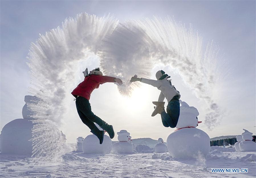 CHINA-HEILONGJIANG-MOHE-POURING WATER INTO ICE (CN)