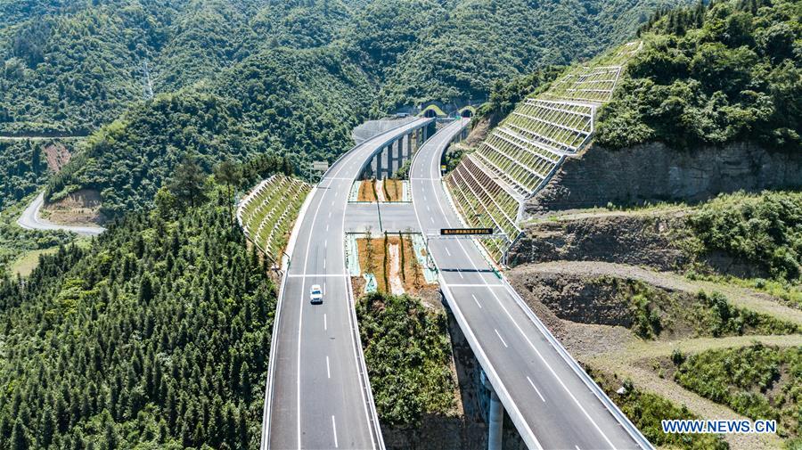 CHINA-GUIZHOU-TONGREN-HUAIHUA HIGHWAY (CN)