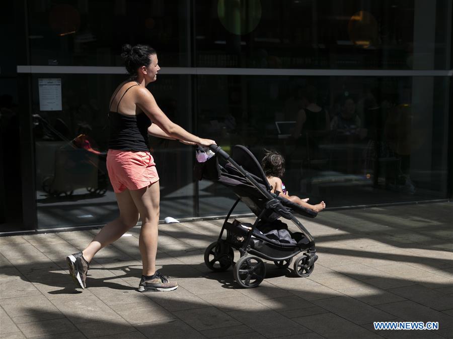 BRITAIN-LONDON-WEATHER-HEAT