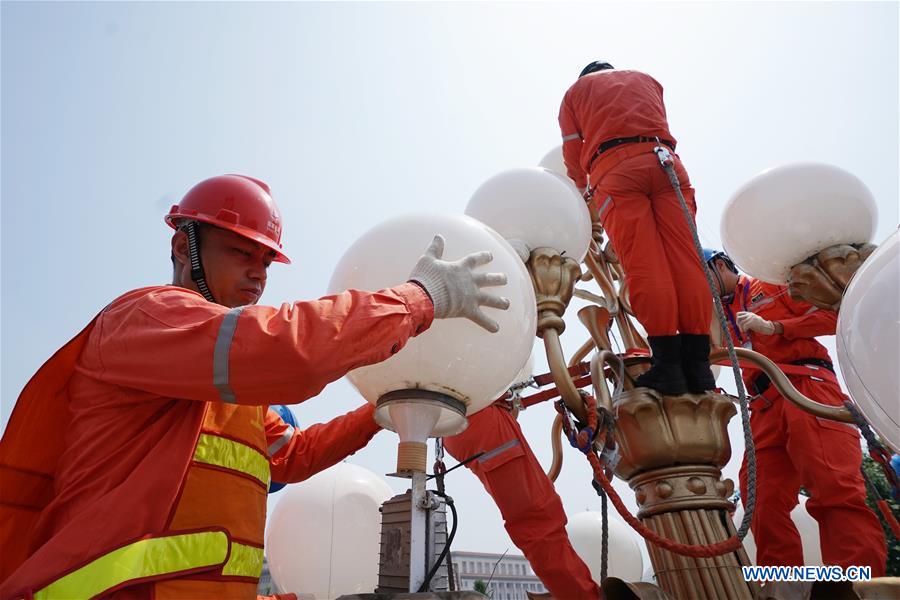 CHINA-BEIJING-HEAT-LABORERS (CN)