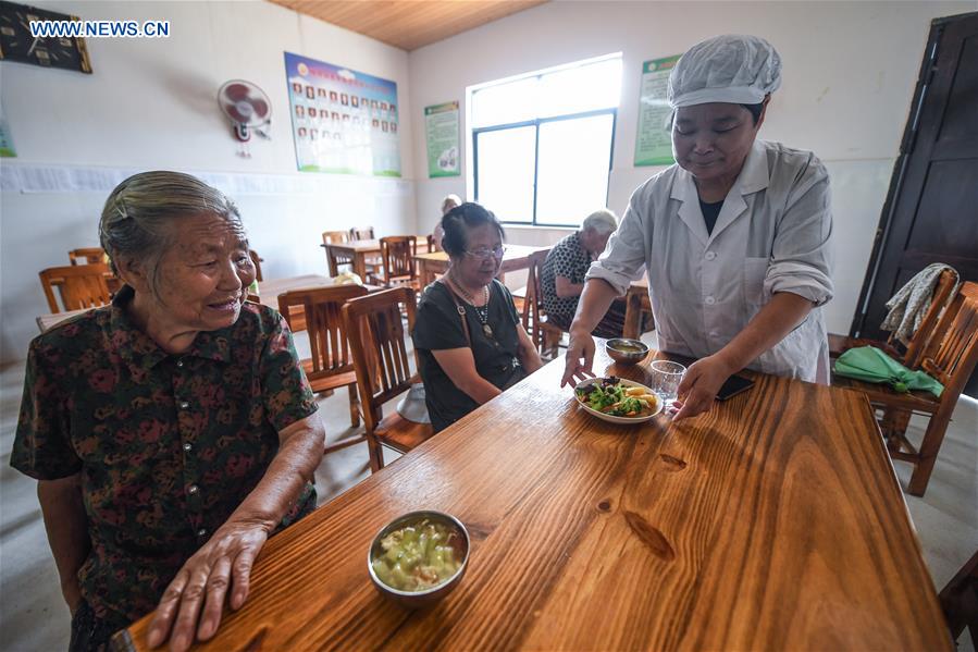 CHINA-ZHEJIANG-ELDERLY PEOPLE-CARING (CN)