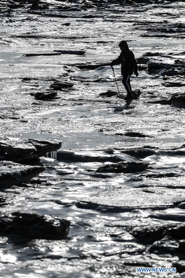 (SP)CHINA-PANJIN-ICE TREKKING (CN)