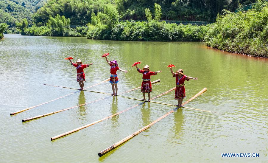 CHINA-GUIZHOU-CHISHUI-SINGLE BAMBOO DRIFTING (CN)