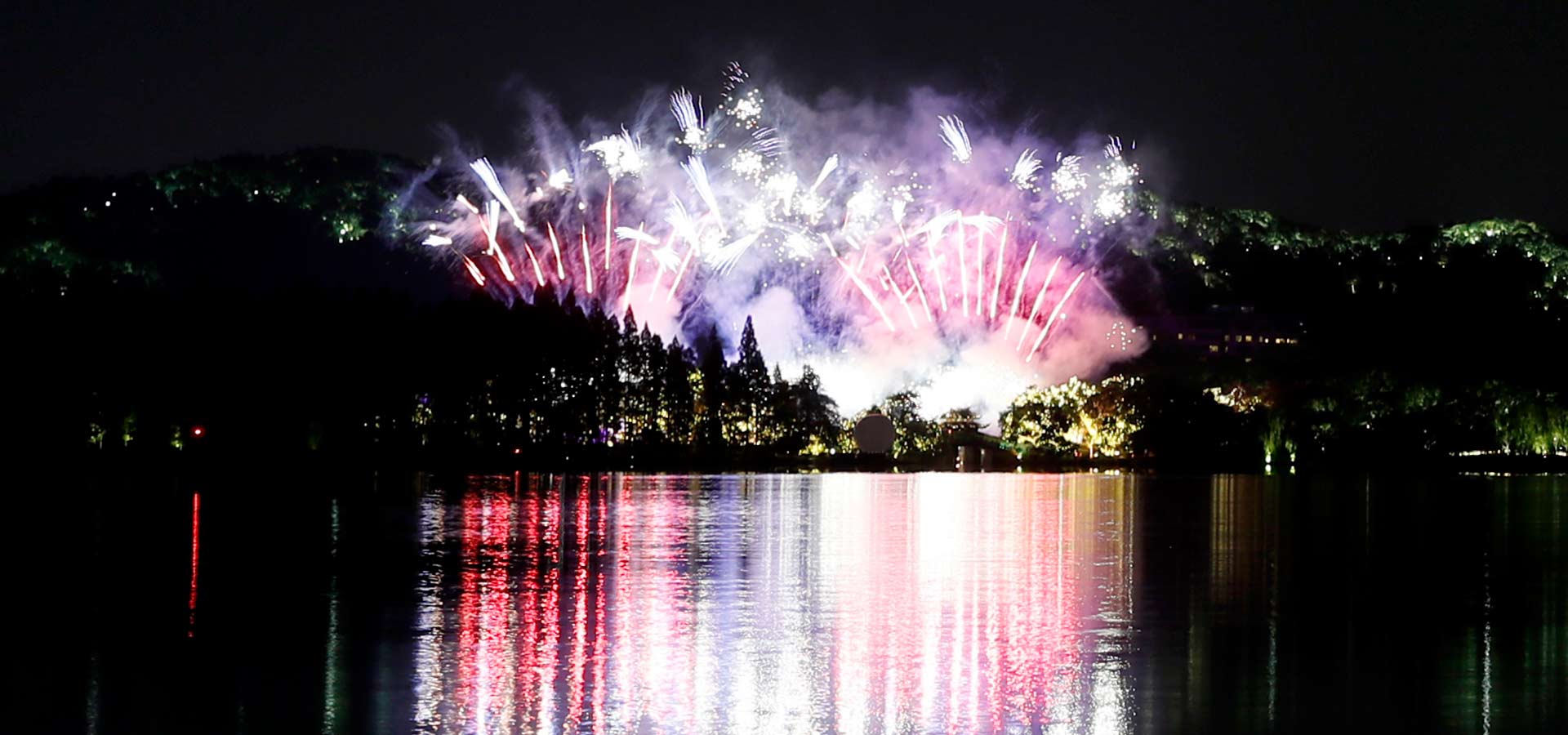 Fireworks light up West Lake in Hangzhou