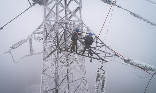 Electricians dispatched to repair high voltage wire to ensure post-holiday travel peak in China's Wuhan