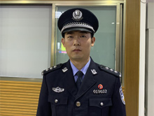 “网红民警的铁汉柔情”张鹏