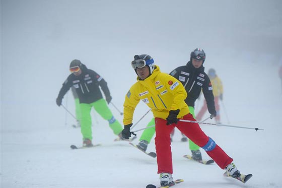 贵州举行“2017世界雪日暨国际儿童滑雪节”活动