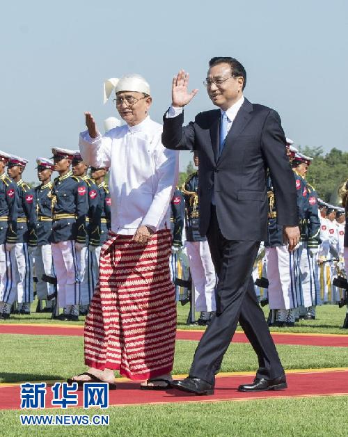 11月14日，中国国务院总理李克强在内比都同缅甸总统吴登盛举行会谈。这是会谈前，吴登盛在缅甸总统府前广场为李克强举行隆重的欢迎仪式。新华社记者 王晔 摄